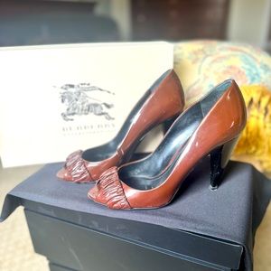 BURBERRY brown peep toe